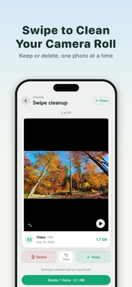 Declutta swipe cleanup screen, showing one photo with keep and delete actions
